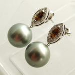 Gouden oorbellen met cultive parels en diamanten