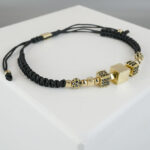 Christian armband met gouden kubus