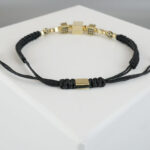 Christian armband met gouden kubus
