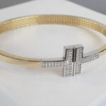 Bicolor goud Christian slavenarmband