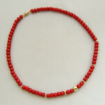Bloedkoraal collier met gouden accenten