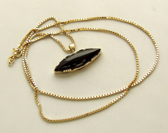 Gouden collier met onyx hanger