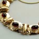 Gouden armband met granaat