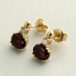 Oorbellen met granaat en diamanten