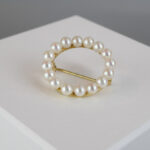Broche met parels