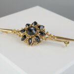 Gouden broche met granaten