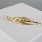 Gouden veer broche