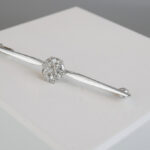 Wit gouden broche met diamanten