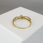 Christian gouden ring met 2 diamanten