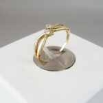 Christian gouden ring met 2 diamanten