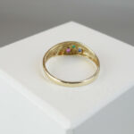 Christian gouden ring met saffier, robijn en smaragd