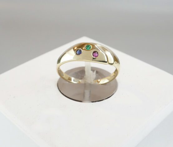 Christian gouden ring met saffier, robijn en smaragd