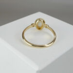 Gouden ring met opaliet