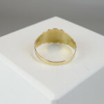 Gouden ring met bloedkoraal