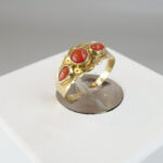 Gouden ring met bloedkoraal