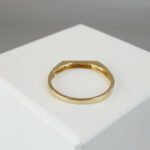 Gouden smalle ring met diamant