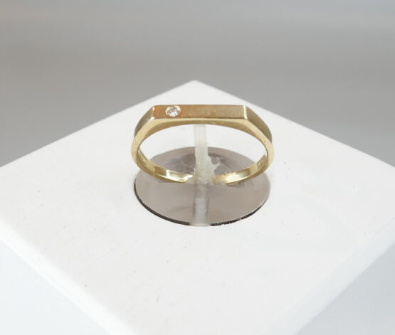 Gouden smalle ring met diamant