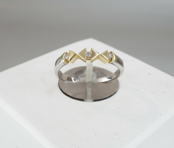 Bicolor gouden ring met 3 diamanten