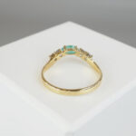 Christian ring met smaragd en diamant