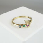 Geel gouden ring met saffier, robijn en smaragd