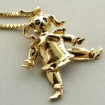 Gouden hanger met nar