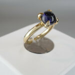 Christian gouden ring met ioliet