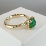 Christian ring met groene smaragd