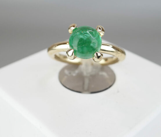 Christian ring met groene smaragd