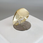 Christian dames cachet ring