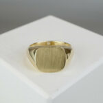 Christian dames cachet ring