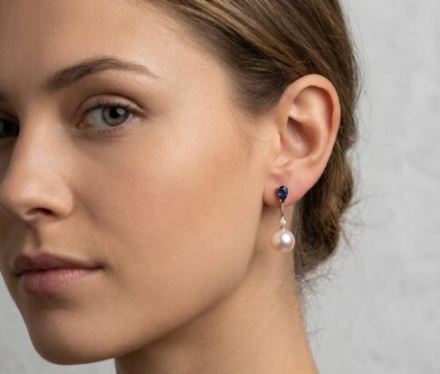 Oorhanger met diamant en saffier en parel