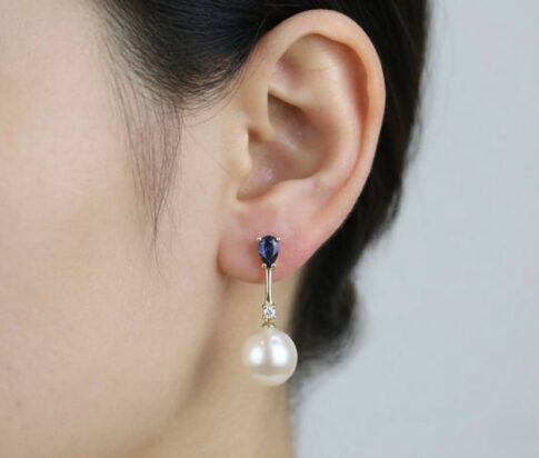 Oorhanger met diamant en saffier en parel