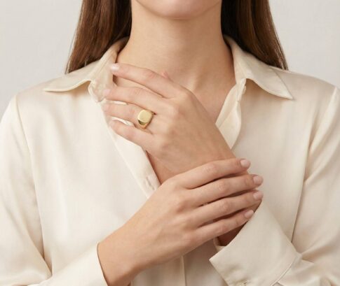 Christian dames cachet ring