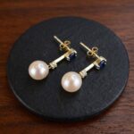 Oorhanger met diamant en saffier en parel