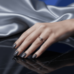 Gouden ring met 2 diamanten