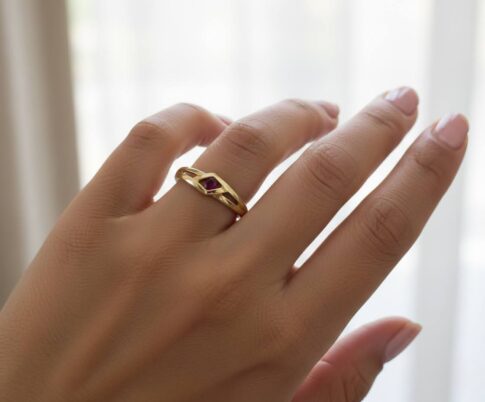 Christian gouden ring met robijn