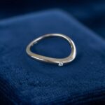 Wit gouden slagring met diamant