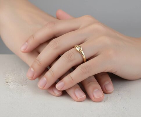 Geel gouden ring met 1 diamant