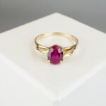 Christian ring met synthetische robijn