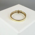Christian gouden ring met 1 diamant