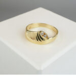 18 karaat gouden ring met 2 diamanten