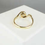 Gouden krul ring met diamant