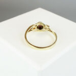 Gouden Christian ring met bloedkoraal