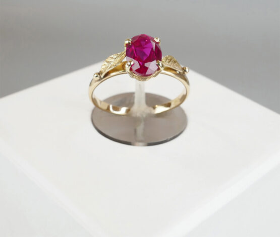 Christian ring met synthetische robijn