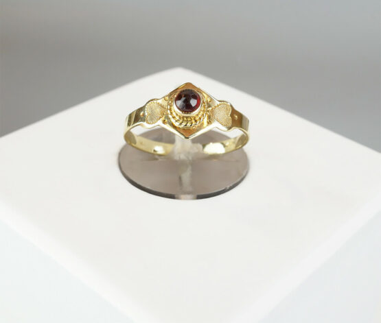 Christian goud ring met granaat