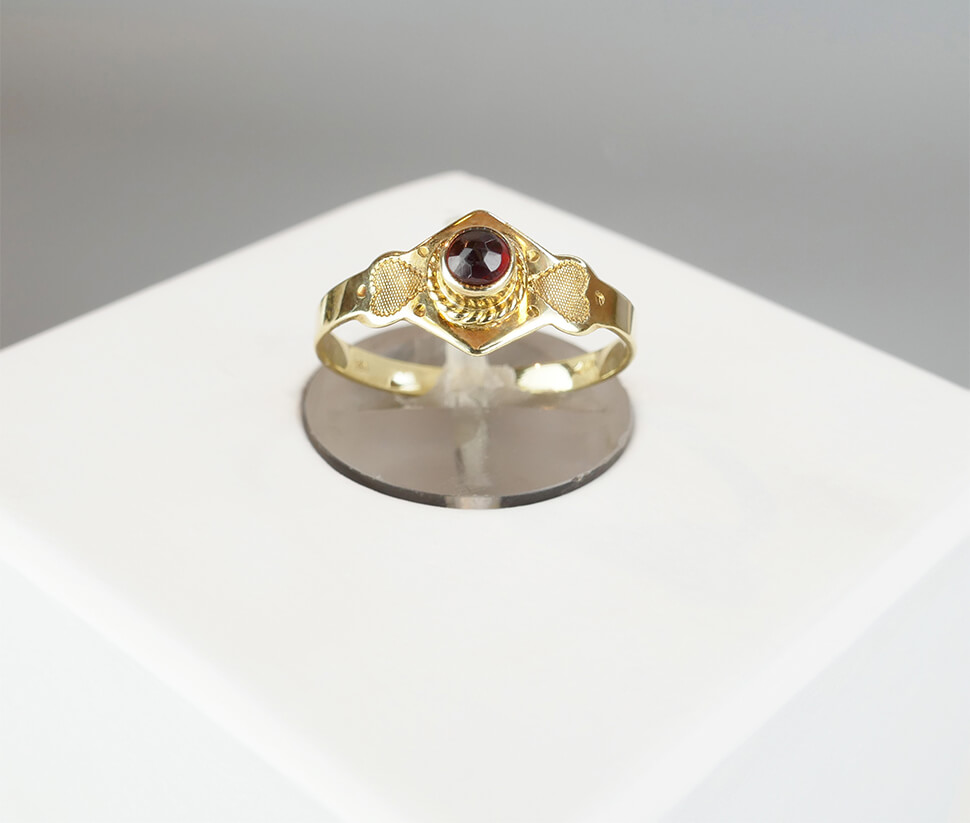 Christian goud ring met granaat
