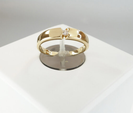 Gouden Christian ring met 1 diamant