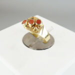 Christian goud ring met 3 bloedkoralen