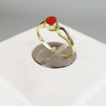 Gouden Christian ring met bloedkoraal