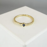 Tors gouden ring met saffier